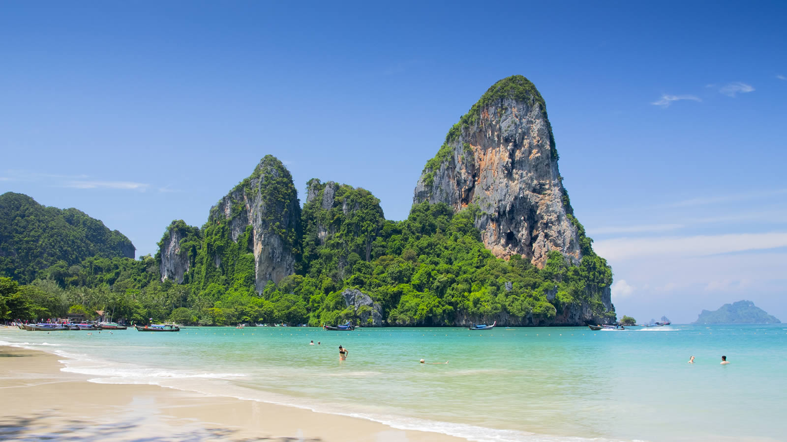 Best Tour Packages from Lucknow – Explore Varanasi, Rishikesh, Jibhi, Jaipur & More with The Destination Panner